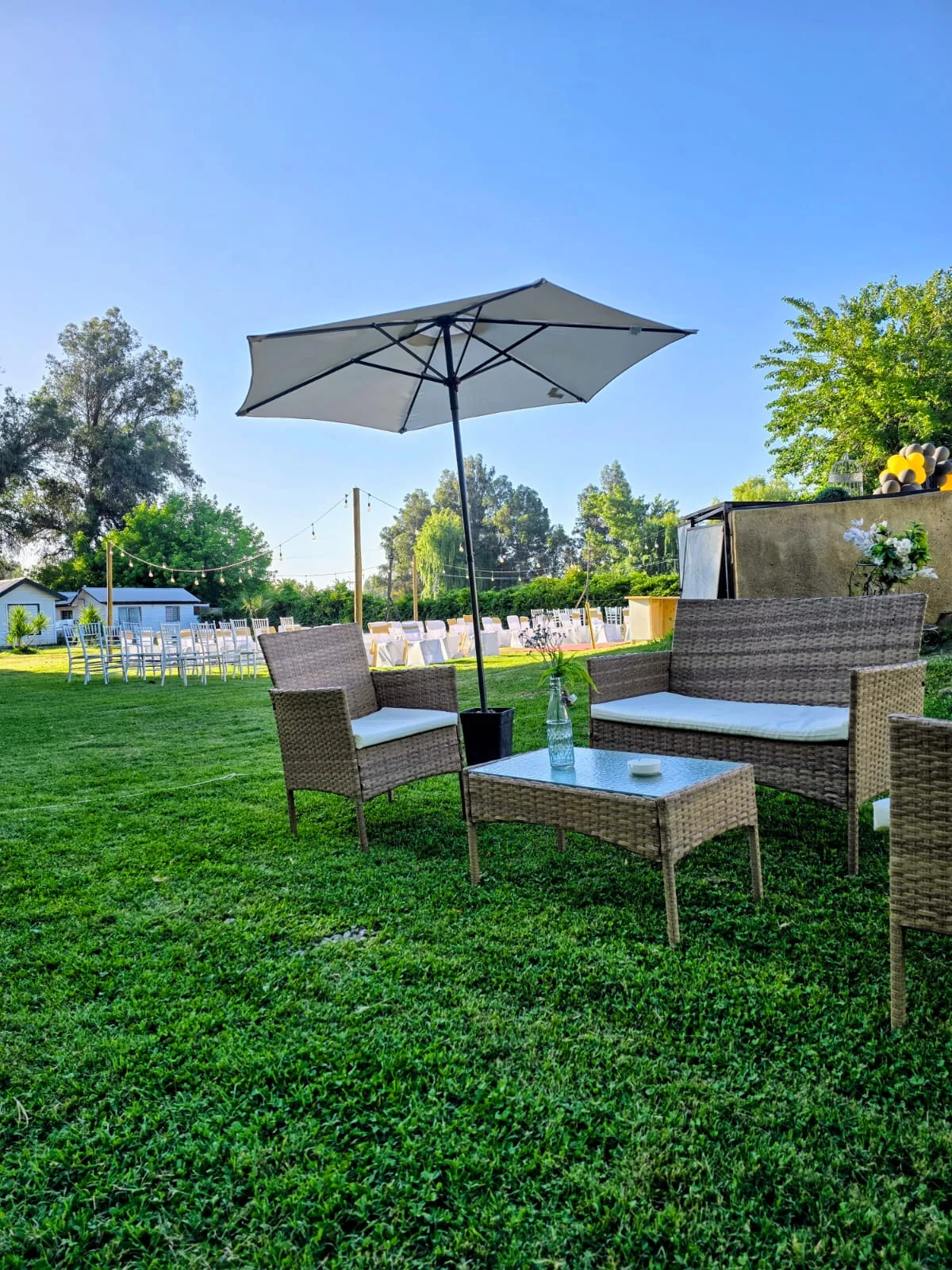 Sector lounge exterior junto a la piscina
