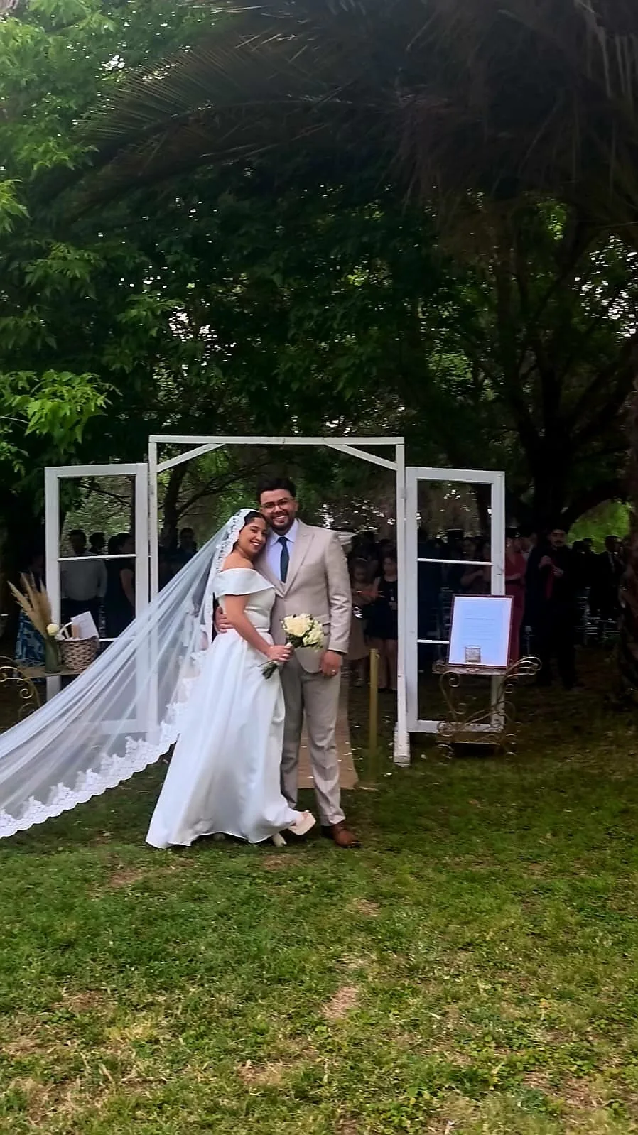 Novios durante su ceremonia en Casona de Ossa Eventos