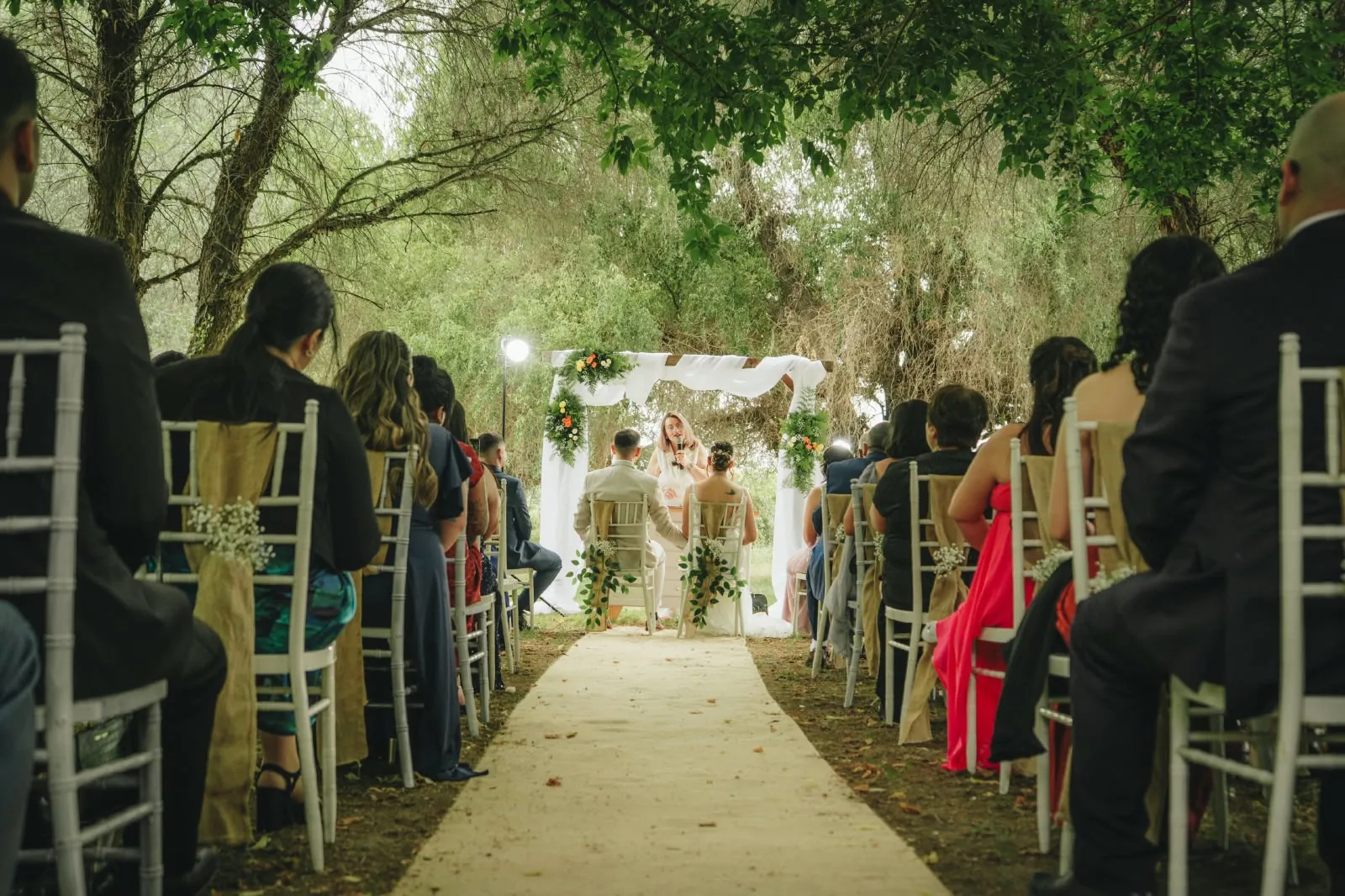 Ceremonia de matrimonio entre árboles en Casona de Ossa Eventos