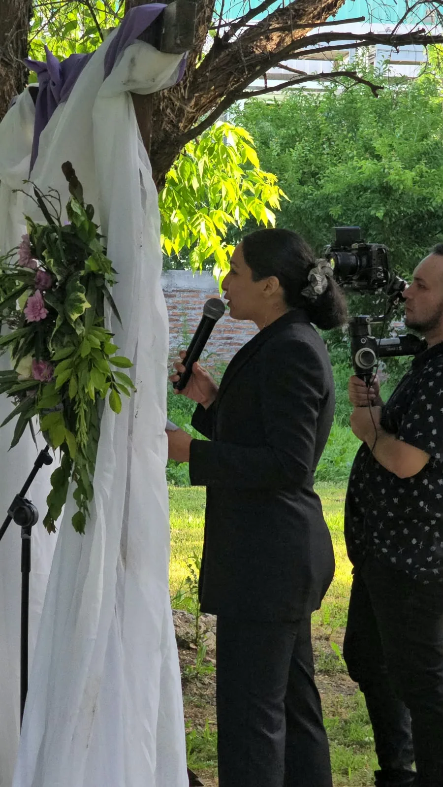 Detalle de ceremonia en los jardines