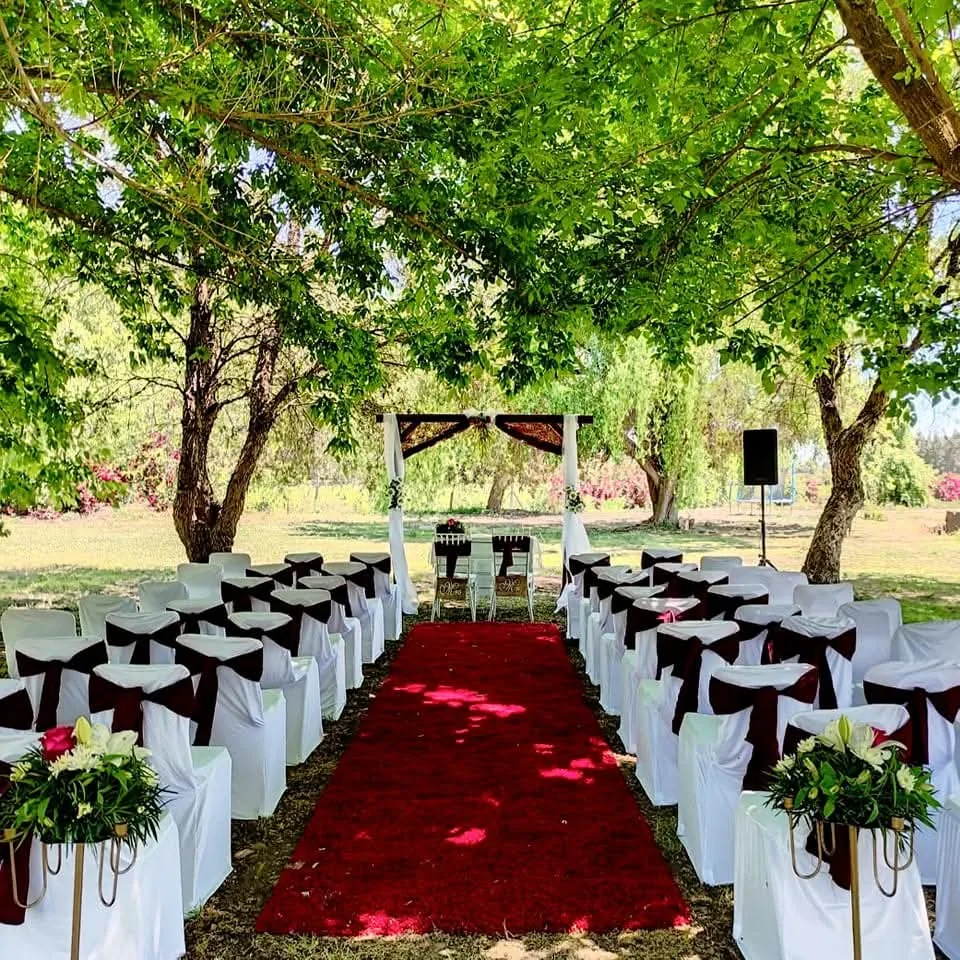 Ceremonia exterior preparada en Casona de Ossa Eventos