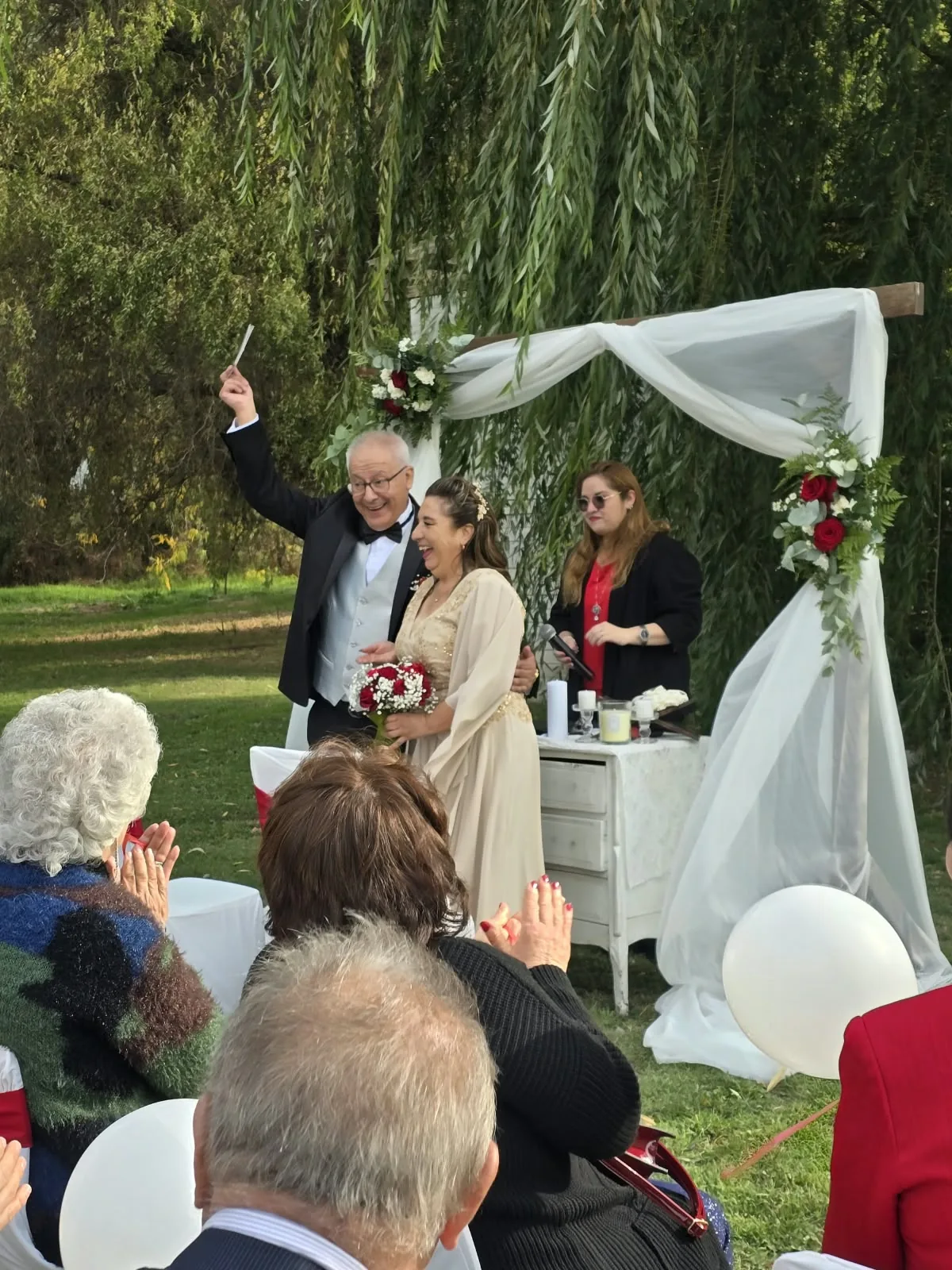 Momento de ceremonia con familiares e invitados