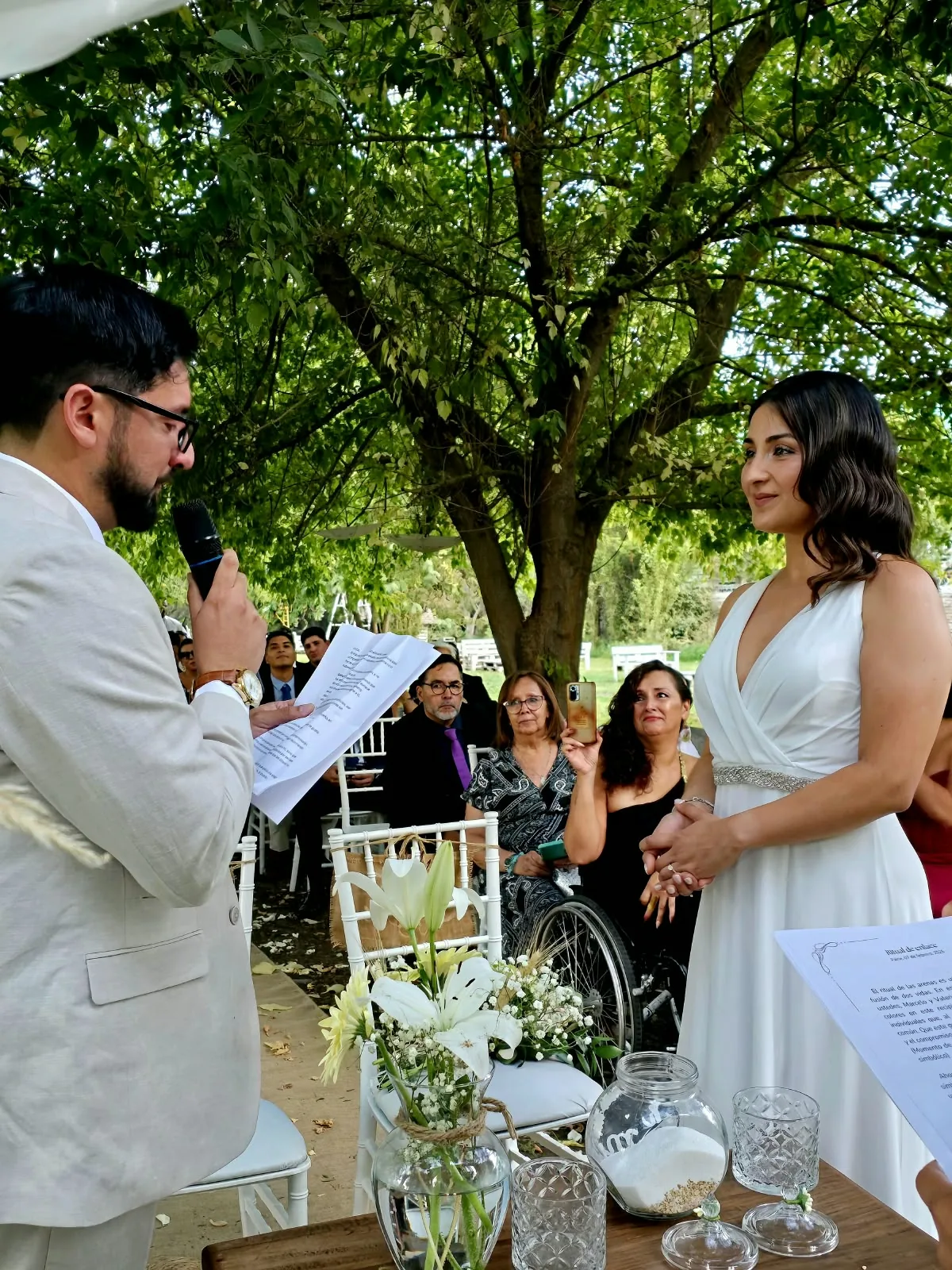 Lectura durante ceremonia de matrimonio