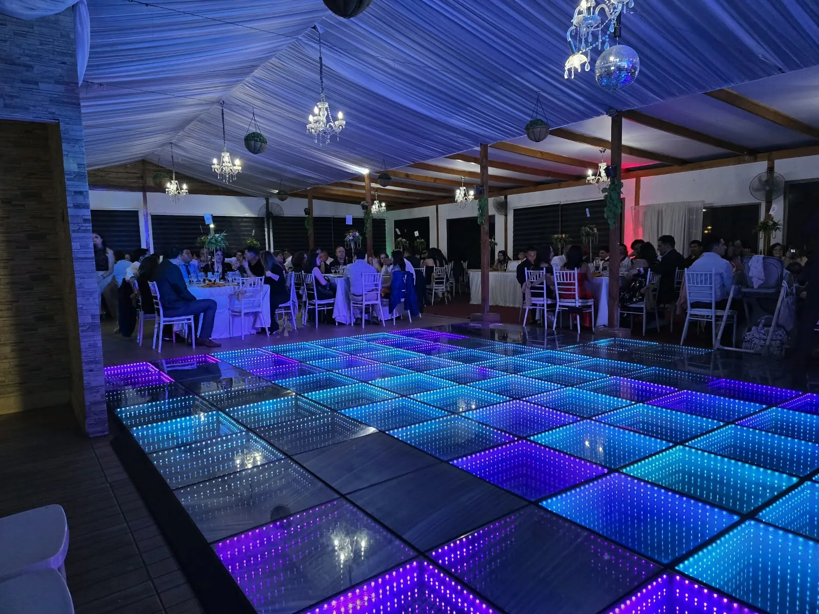 Pista de baile iluminada